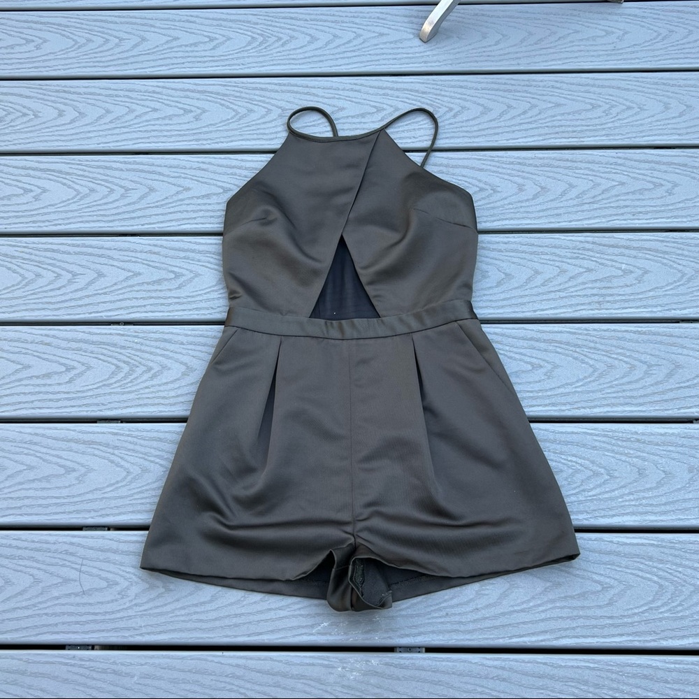 TOPSHOP Short Romper Olive Green Pockets Strappy Back Women’s Size 6